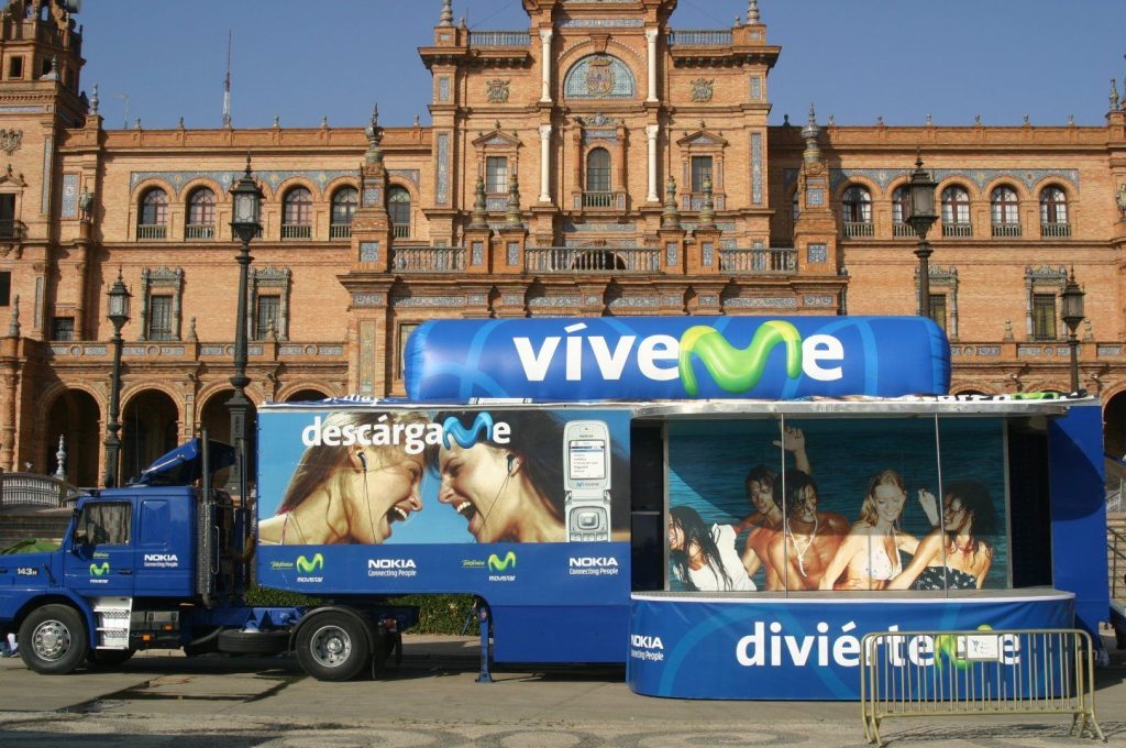 Foto de Movilbus: Vehículos y autobuses para tus eventos en calle. 3