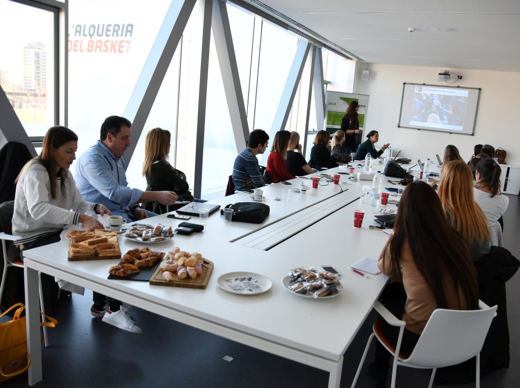 Foto de TEAM BUILDING en L’Alqueria del Basket de Valencia 1