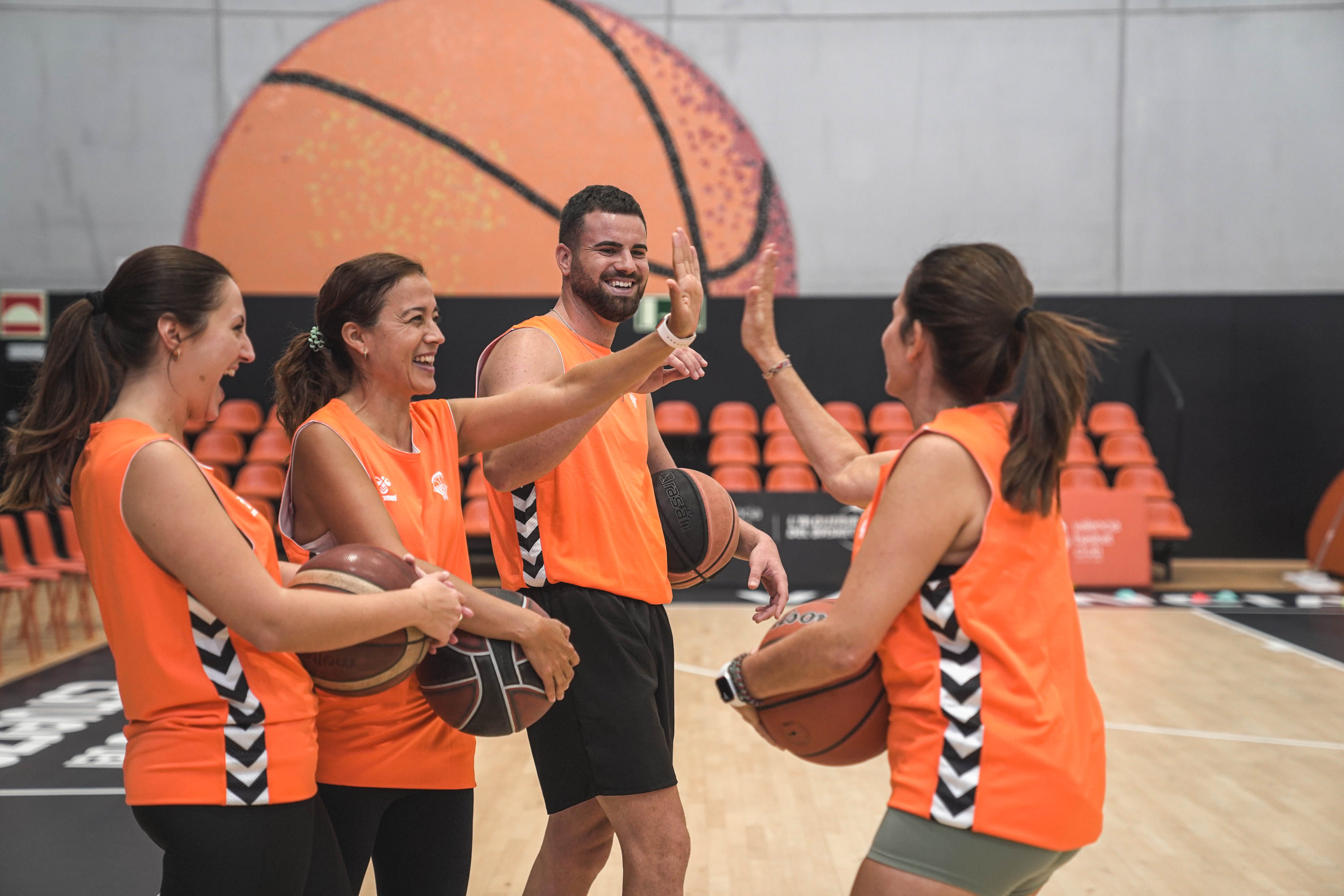 Foto de TEAM BUILDING en L’Alqueria del Basket de Valencia 3