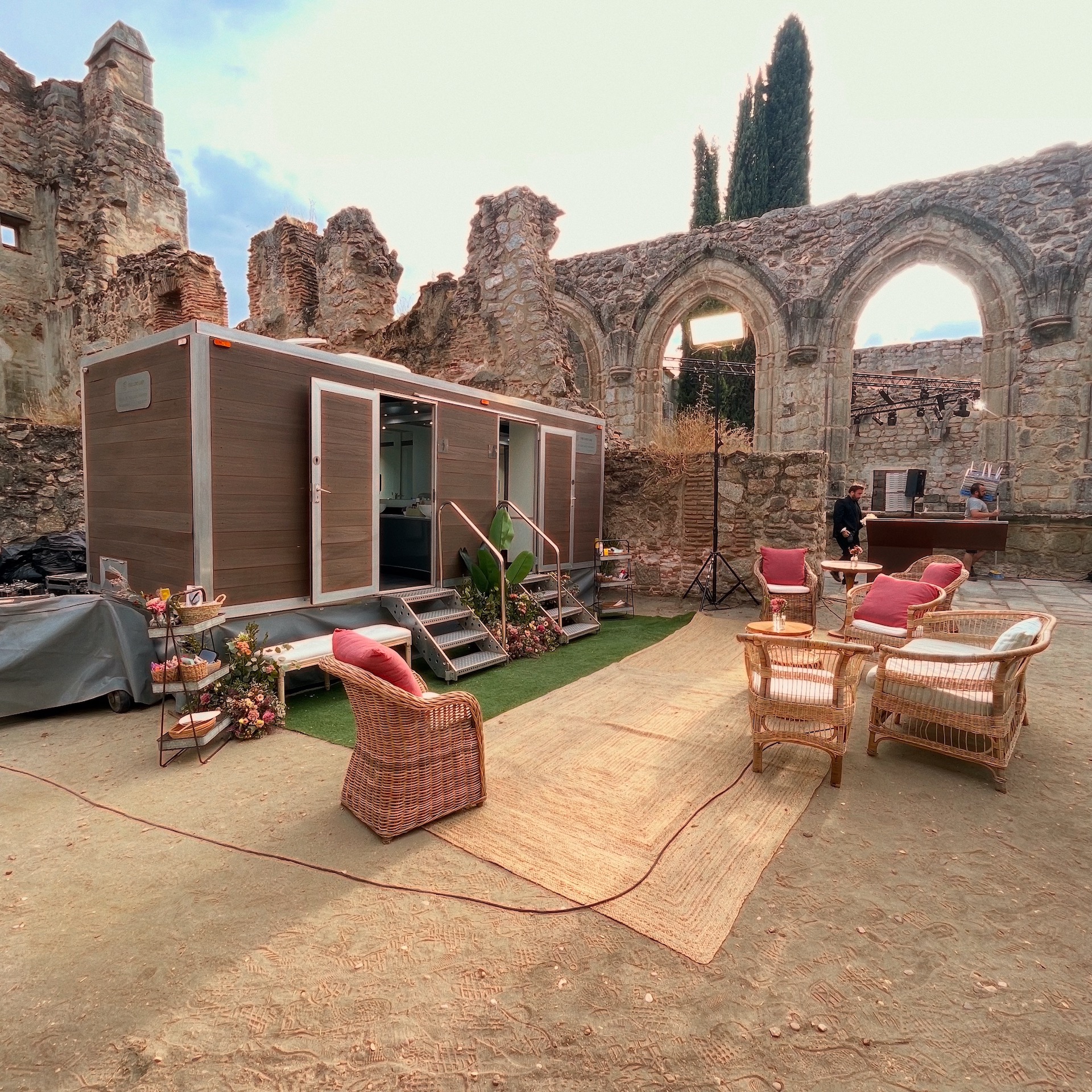 Image of THE LOO LAB