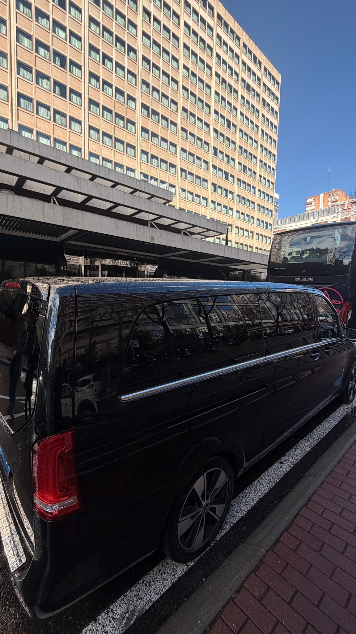 Photo of Van al Aeropuerto 2